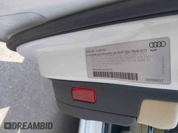 ✅ 2019 Audi A4 Premium • VIN: WAUDNAF43KA040733 • Lot: 42873992. Listed on IAAI with Not provided. Free auction sales archive from the USA and detailed vehicle history report at DreamBid. Image 9.