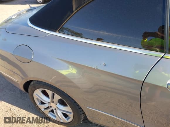 ✅ 2011 Mercedes-Benz E 350 • VIN: WDDKK5GFXBF080505 • Lot: 41759498. Listed on IAAI with 226,419 mi. Free auction sales archive from the USA and detailed vehicle history report at DreamBid. Image 6.