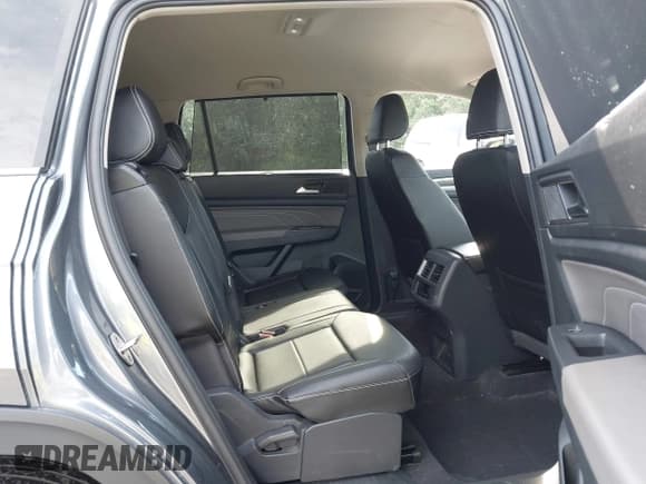 ✅ 2023 Volkswagen Atlas SE • VIN: 1V2LP2CA7PC545273 • Lot: 42942665. Wystawiony na IAAI z przebiegiem 27 910 mil. Bezpłatny archiwum sprzedaży aukcyjnych z USA i szczegółowy raport historii pojazdu na DreamBid. Zdjęcie 8.