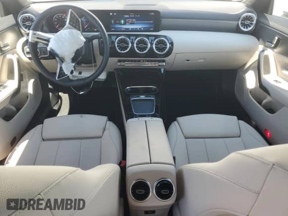 2025 Mercedes-Benz CLA 250 с VIN W1K5J4GB6SN498959, выставлен на аукционе Copart как лот 84862085 с пробегом 27 942 миль миль и Списание • Salvage title. История ставок и продаж доступна на DreamBid. Изображение 8.