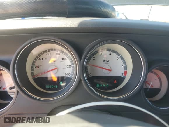 ✅ 2010 Dodge Challenger SE • VIN: 2B3CJ4DV4AH324011 • Lot: 45594515. Wystawiony na Copart z przebiegiem 105 046 mil. Bezpłatny archiwum sprzedaży aukcyjnych z USA i szczegółowy raport historii pojazdu na DreamBid. Zdjęcie 9.