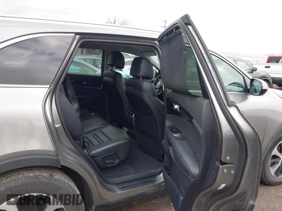 ✅ 2017 Kia Sorento EX • VIN: 5XYPH4A50HG202707 • Лот: 43756406. Опубликован ранее на IAAI с пробегом 116 274 миль. Бесплатный доступ к архиву аукционных продаж из США и подробный отчёт об истории автомобиля на DreamBid. Изображение 8.