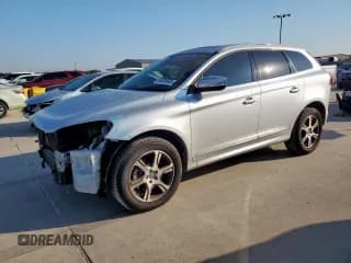 ✅ 2015 Volvo XC60 T6 • VIN: YV4902RB2F2622892 • Lot: 68220835. Wystawiony na Copart z przebiegiem 94 336 mil. Bezpłatny archiwum sprzedaży aukcyjnych z USA i szczegółowy raport historii pojazdu na DreamBid. Zdjęcie 1.