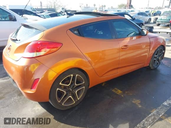 2012 Hyundai Veloster w/Gray Int z VIN KMHTC6AD4CU035903, wystawiony jako IAAI lot #41599694 z przebiegiem 133 213 mil mil oraz . Historia ofert i sprzedaży dostępna na DreamBid. Obrazek 4.