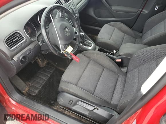 ✅ 2014 Volkswagen Golf • VIN: WVWDB7AJ7EW004594 • Lot: 69915005. Wystawiony na Copart z przebiegiem 92 205 mil. Bezpłatny archiwum sprzedaży aukcyjnych z USA i szczegółowy raport historii pojazdu na DreamBid. Zdjęcie 7.