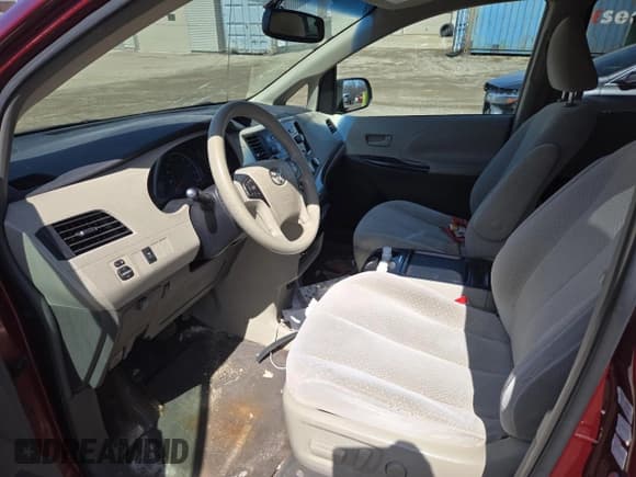 ✅ 2011 Toyota Sienna LE • VIN: 5TDKK3DC2BS046681 • Lot: 53238685. Wystawiony na Copart z przebiegiem Nie podano. Bezpłatny archiwum sprzedaży aukcyjnych z USA i szczegółowy raport historii pojazdu na DreamBid. Zdjęcie 7.