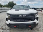 ✅ 2023 Chevrolet Silverado 1500 LT Trail Boss • VIN: 3GCUDFEL7PG150804 • Lot: 70376685. Wystawiony na Copart z przebiegiem 43 018 mil. Bezpłatny archiwum sprzedaży aukcyjnych z USA i szczegółowy raport historii pojazdu na DreamBid. Zdjęcie 5.
