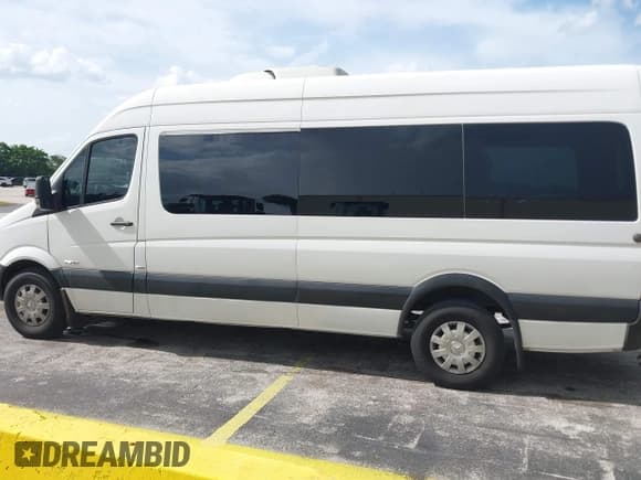 ✅ 2015 Mercedes-Benz Sprinter • VIN: WDZPE8DC7F5978980 • Lot: 43098731. Wystawiony na IAAI z przebiegiem 240 532 mil. Bezpłatny archiwum sprzedaży aukcyjnych z USA i szczegółowy raport historii pojazdu na DreamBid. Zdjęcie 14.