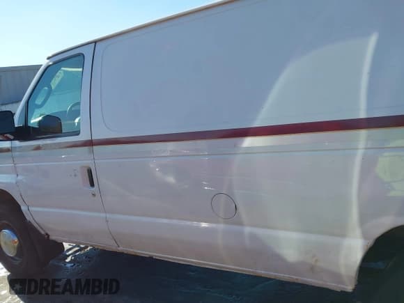 ✅ 2006 Ford Econoline Cargo • VIN: 1FTSE34LX6DA60840 • Lot: 40982882. Wystawiony na IAAI z przebiegiem 176 034 mil. Bezpłatny archiwum sprzedaży aukcyjnych z USA i szczegółowy raport historii pojazdu na DreamBid. Zdjęcie 14.