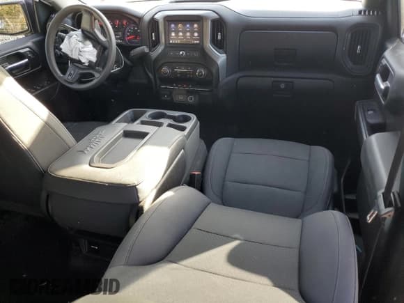 ✅ 2019 Chevrolet Silverado 1500 Custom Trail Boss • VIN: 3GCPYCEF3KG305352 • Lot: 90046115. Wystawiony na Copart z przebiegiem 93 974 mil. Bezpłatny archiwum sprzedaży aukcyjnych z USA i szczegółowy raport historii pojazdu na DreamBid. Zdjęcie 8.