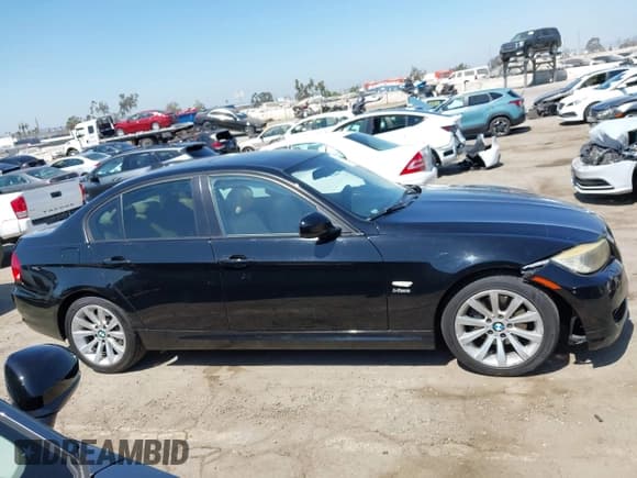 ✅ 2011 BMW 3 Series 328i xDrive • VIN: WBAPK7C57BA972469 • Lot: 42873163. Listed on IAAI with 113,771 mi. Free auction sales archive from the USA and detailed vehicle history report at DreamBid. Image 13.