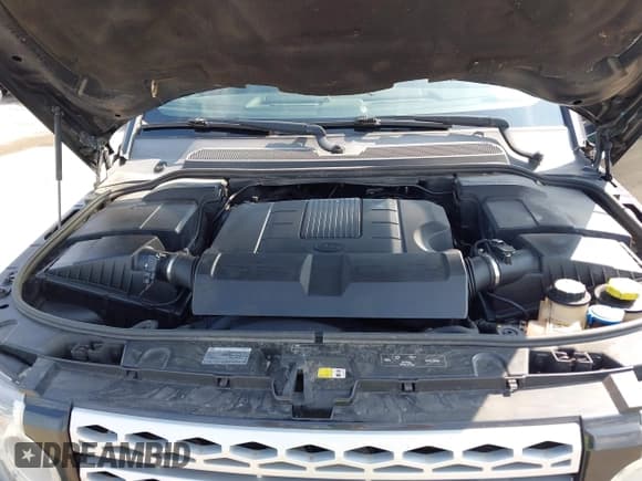 ✅ 2013 Land Rover LR4 HSE • VIN: SALAG2D44DA697884 • Lot: 42620594. Wystawiony na IAAI z przebiegiem 134 174 mil. Bezpłatny archiwum sprzedaży aukcyjnych z USA i szczegółowy raport historii pojazdu na DreamBid. Zdjęcie 10.