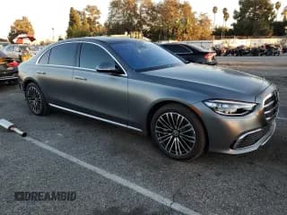 ✅ 2022 Mercedes-Benz S 500 • VIN: W1K6G6DB0NA152940 • Lot: 37355254. Wystawiony na Copart z przebiegiem 10 692 mil. Bezpłatny archiwum sprzedaży aukcyjnych z USA i szczegółowy raport historii pojazdu na DreamBid. Zdjęcie 4.