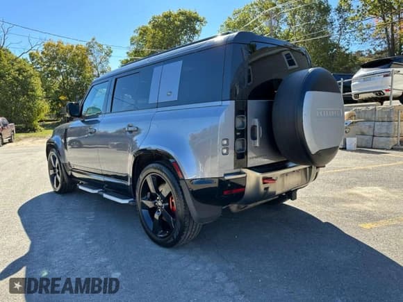 ✅ 2020 Land Rover Defender X • VIN: SALEXEEU7L2028423 • Lot: 87230695. Listed on Copart with 121,210 mi. Free auction sales archive from the USA and detailed vehicle history report at DreamBid. Image 2.