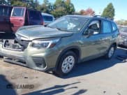 ✅ 2021 Subaru Forester • VIN: JF2SKADC4MH464995 • Lot: 43460094. Wystawiony na IAAI z przebiegiem 55 898 mil. Bezpłatny archiwum sprzedaży aukcyjnych z USA i szczegółowy raport historii pojazdu na DreamBid. Zdjęcie 2.