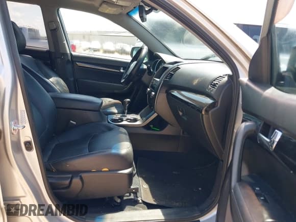 ✅ 2011 Kia Sorento EX • VIN: 5XYKU4A25BG035117 • Lot: 43131906. Wystawiony na IAAI z przebiegiem 170 066 mil. Bezpłatny archiwum sprzedaży aukcyjnych z USA i szczegółowy raport historii pojazdu na DreamBid. Zdjęcie 5.