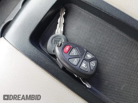 ✅ 2008 Chevrolet Suburban LTZ • VIN: 1GNFC16098J220975 • Лот: 42340341. Опубликован ранее на IAAI с пробегом 301 534 миль. Бесплатный доступ к архиву аукционных продаж из США и подробный отчёт об истории автомобиля на DreamBid. Изображение 11.