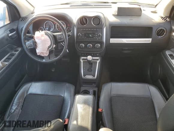 ✅ 2014 Jeep Compass Latitude • VIN: 1C4NJCEB0ED539748 • Lot: 85785235. Wystawiony na Copart z przebiegiem 180 357 mil. Bezpłatny archiwum sprzedaży aukcyjnych z USA i szczegółowy raport historii pojazdu na DreamBid. Zdjęcie 8.