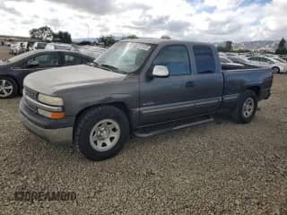 ✅ 2000 Chevrolet Silverado 1500 LS • VIN: 1GCEC19T1YZ355363 • Lot: 81974625. Wystawiony na Copart z przebiegiem 299 539 mil mil. Skorzystaj z bezpłatnego archiwum sprzedaży aukcyjnych z USA i zobacz szczegółowy raport historii pojazdu na DreamBid. Zdjęcie 1.