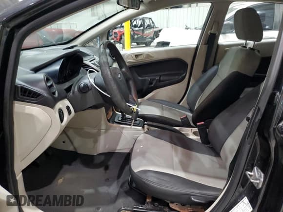 ✅ 2013 Ford Fiesta S • VIN: 3FADP4AJ5DM107100 • Lot: 85511955. Wystawiony na Copart z przebiegiem 194 329 mil. Bezpłatny archiwum sprzedaży aukcyjnych z USA i szczegółowy raport historii pojazdu na DreamBid. Zdjęcie 7.