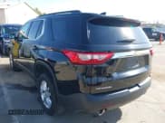 ✅ 2021 Chevrolet Traverse LT Cloth • VIN: 1GNERGKW7MJ236528 • Lot: 43406533. Wystawiony na IAAI z przebiegiem 59 484 mil. Bezpłatny archiwum sprzedaży aukcyjnych z USA i szczegółowy raport historii pojazdu na DreamBid. Zdjęcie 3.