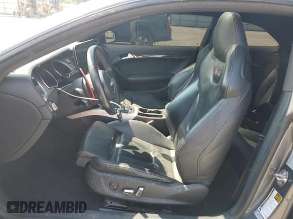 ✅ 2013 Audi S5 Premium Plus • VIN: WAUCGAFR0DA014076 • Lot: 80548725. Wystawiony na Copart z przebiegiem 205 791 mil. Bezpłatny archiwum sprzedaży aukcyjnych z USA i szczegółowy raport historii pojazdu na DreamBid. Zdjęcie 7.