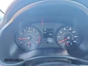 ✅ 2019 Kia Rio S • VIN: 3KPA24AB5KE242220 • Lot: 92373665. Wystawiony na Copart z przebiegiem 61 920 mil. Bezpłatny archiwum sprzedaży aukcyjnych z USA i szczegółowy raport historii pojazdu na DreamBid. Zdjęcie 9.