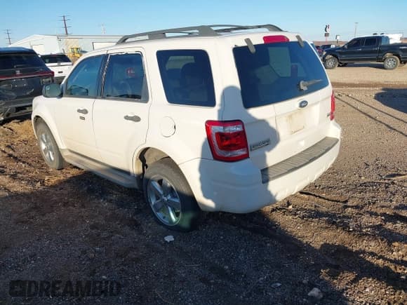 ✅ 2010 Ford Escape XLT • VIN: 1FMCU0DG3AKB43731 • Lot: 43790605. Wystawiony na IAAI z przebiegiem 210 384 mil. Bezpłatny archiwum sprzedaży aukcyjnych z USA i szczegółowy raport historii pojazdu na DreamBid. Zdjęcie 3.