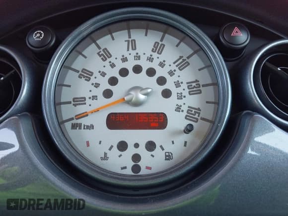 ✅ 2004 MINI Hardtop • VIN: WMWRC33484TC55840 • Lot: 42088687. Wystawiony na IAAI z przebiegiem 135 353 mil. Bezpłatny archiwum sprzedaży aukcyjnych z USA i szczegółowy raport historii pojazdu na DreamBid. Zdjęcie 7.