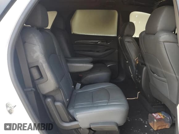 ✅ 2021 Buick Enclave Essence • VIN: 5GAEVAKW8MJ234662 • Lot: 59549605. Wystawiony na Copart z przebiegiem Nie podano. Bezpłatny archiwum sprzedaży aukcyjnych z USA i szczegółowy raport historii pojazdu na DreamBid. Zdjęcie 11.