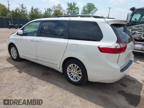 ✅ 2017 Toyota Sienna XLE Auto Access Seat • VIN: 5TDYZ3DC4HS815406 • Lot: 42252925. Listed on IAAI with 71,058 mi. Free auction sales archive from the USA and detailed vehicle history report at DreamBid. Image 3.