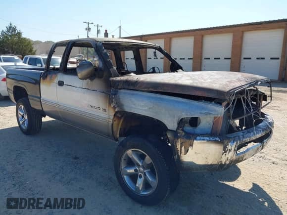 1996 Dodge 1500 с VIN 1B7HF13Y1TJ142865, выставлен на аукционе IAAI как лот 43270834 с пробегом Не указан миль и . История ставок и продаж доступна на DreamBid. Изображение 1.