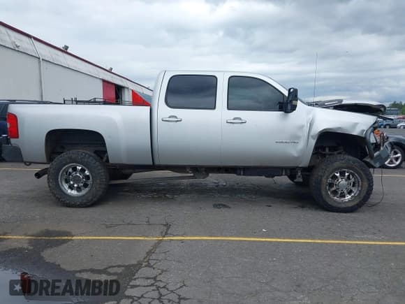 ✅ 2011 Chevrolet Silverado 2500HD LTZ • VIN: 1GC1KYC82BF178510 • Лот: 42248731. Опубликован ранее на IAAI с пробегом 292 024 миль. Бесплатный доступ к архиву аукционных продаж из США и подробный отчёт об истории автомобиля на DreamBid. Изображение 13.