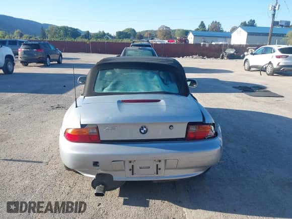 1998 BMW 3 Series Z3 1.9 with VIN 4USCH7330WLE10550, listed as a IAAI auction lot 43333873 with 84,380 mi miles and . Bid and sale history available at DreamBid. Image 16.
