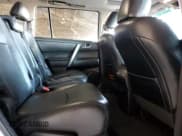 ✅ 2013 Toyota Highlander SE • VIN: 5TDZK3EHXDS122367 • Лот: 84025535. Опубликован ранее на Copart с пробегом 140 724 миль. Бесплатный доступ к архиву аукционных продаж из США и подробный отчёт об истории автомобиля на DreamBid. Изображение 10.