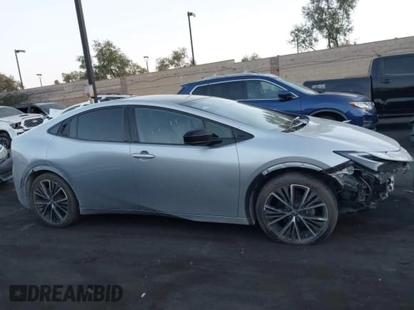 ✅ 2024 Toyota Prius LE • VIN: JTDACAAU2R3021334 • Lot: 43043015. Wystawiony na IAAI z przebiegiem 21 899 mil. Bezpłatny archiwum sprzedaży aukcyjnych z USA i szczegółowy raport historii pojazdu na DreamBid. Zdjęcie 14.