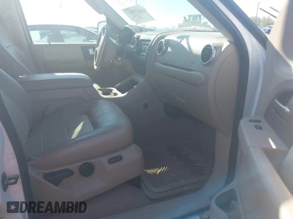 ✅ 2004 Ford Expedition Eddie Bauer • VIN: 1FMRU17W74LB67385 • Lot: 42177897. Wystawiony na IAAI z przebiegiem 170 420 mil. Bezpłatny archiwum sprzedaży aukcyjnych z USA i szczegółowy raport historii pojazdu na DreamBid. Zdjęcie 5.