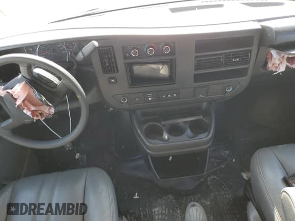 ✅ 2024 Chevrolet Express Cargo • VIN: 1GCWGAFP4R1239977 • Lot: 85538355. Wystawiony na Copart z przebiegiem Nie podano. Bezpłatny archiwum sprzedaży aukcyjnych z USA i szczegółowy raport historii pojazdu na DreamBid. Zdjęcie 8.