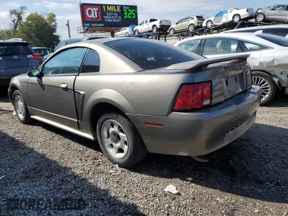 ✅ 2001 Ford Mustang Standard • VIN: 1FAFP40441F157910 • Lot: 85531355. Wystawiony na Copart z przebiegiem 183 972 mil. Bezpłatny archiwum sprzedaży aukcyjnych z USA i szczegółowy raport historii pojazdu na DreamBid. Zdjęcie 2.
