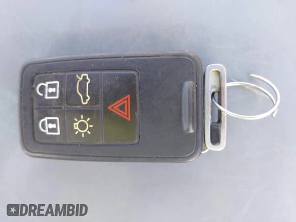 ✅ 2008 Volvo V70 • VIN: YV1BW982781040660 • Lot: 43834823. Listed on IAAI with 100,463 mi. Free auction sales archive from the USA and detailed vehicle history report at DreamBid. Image 11.