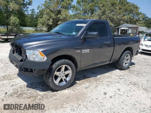 2017 Ram 1500 Tradesman z VIN 3C6JR6AT7HG797058, wystawiony jako Copart lot #51237615 z przebiegiem 141 384 mil mil oraz Szkoda całkowita • Salvage title. Historia ofert i sprzedaży dostępna na DreamBid. Obrazek 1.