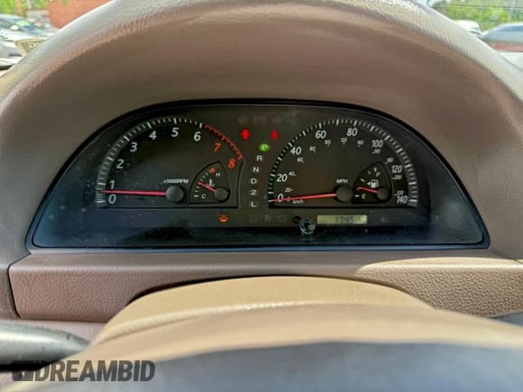 ✅ 2002 Toyota Camry XLE • VIN: 4T1BE32K52U027812 • Lot: 94611005. Wystawiony na Copart z przebiegiem 174 523 mil. Bezpłatny archiwum sprzedaży aukcyjnych z USA i szczegółowy raport historii pojazdu na DreamBid. Zdjęcie 8.