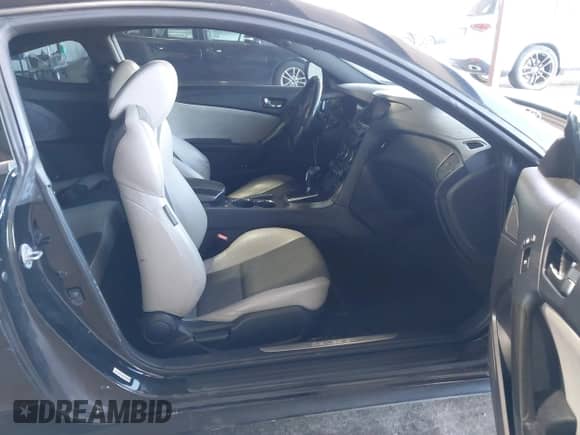 2014 Hyundai Genesis Coupe R-Spec with VIN KMHHT6KD0EU114041, listed as a IAAI auction lot 41752761 with 107,377 mi miles and . Bid and sale history available at DreamBid. Image 5.