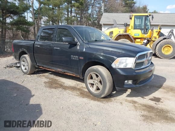 ✅ 2009 Dodge 1500 Laramie • VIN: 1D3HV13TX9S706949 • Lot: 41803074. Wystawiony na IAAI z przebiegiem 144 047 mil. Bezpłatny archiwum sprzedaży aukcyjnych z USA i szczegółowy raport historii pojazdu na DreamBid. Zdjęcie 1.