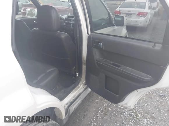 ✅ 2009 Ford Escape Limited • VIN: 1FMCU04G49KC10851 • Lot: 43889469. Listed on IAAI with 124,399 mi. Free auction sales archive from the USA and detailed vehicle history report at DreamBid. Image 8.