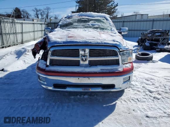 2010 Dodge 1500 Laramie z VIN 1D7RV1GT3AS225023, wystawiony jako Copart lot #45312535 z przebiegiem 62 962 mil mil oraz Szkoda całkowita • Salvage title. Historia ofert i sprzedaży dostępna na DreamBid. Obrazek 5.