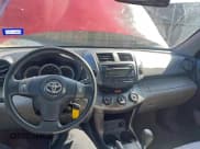 ✅ 2012 Toyota RAV4 • VIN: JTMZF4DV1CD031936 • Лот: 96764285. Опубликован ранее на Copart с пробегом 201 315 миль. Бесплатный доступ к архиву аукционных продаж из США и подробный отчёт об истории автомобиля на DreamBid. Изображение 9.
