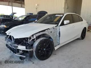 2021 BMW 3 Series 330i z VIN 3MW5R1J01M8B78640, wystawiony jako Copart lot #70451205 z przebiegiem 46 615 mil mil oraz Szkoda całkowita • Salvage title. Historia ofert i sprzedaży dostępna na DreamBid. Obrazek 1.