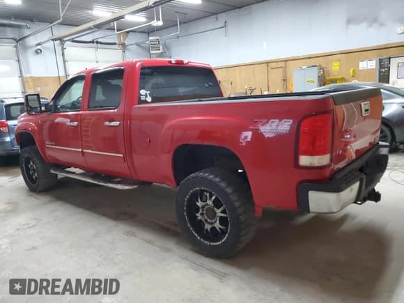 ✅ 2011 GMC Sierra 2500HD SLE • VIN: 1GT120C82BF191792 • Лот: 61693135. Опубликован ранее на Copart с пробегом 209 911 миль. Бесплатный доступ к архиву аукционных продаж из США и подробный отчёт об истории автомобиля на DreamBid. Изображение 2.