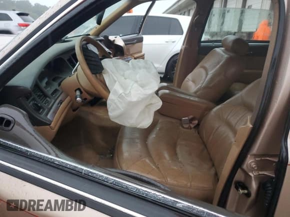 ✅ 1996 Lincoln Town Car Signature • VIN: 1LNLM82WXTY601239 • Лот: 82242785. Опубликован ранее на Copart с пробегом Не указан. Бесплатный доступ к архиву аукционных продаж из США и подробный отчёт об истории автомобиля на DreamBid. Изображение 7.